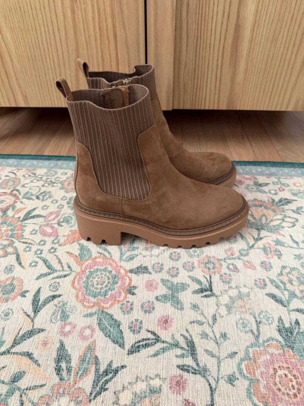 Universal Thread Boot - Picture 2 of 6